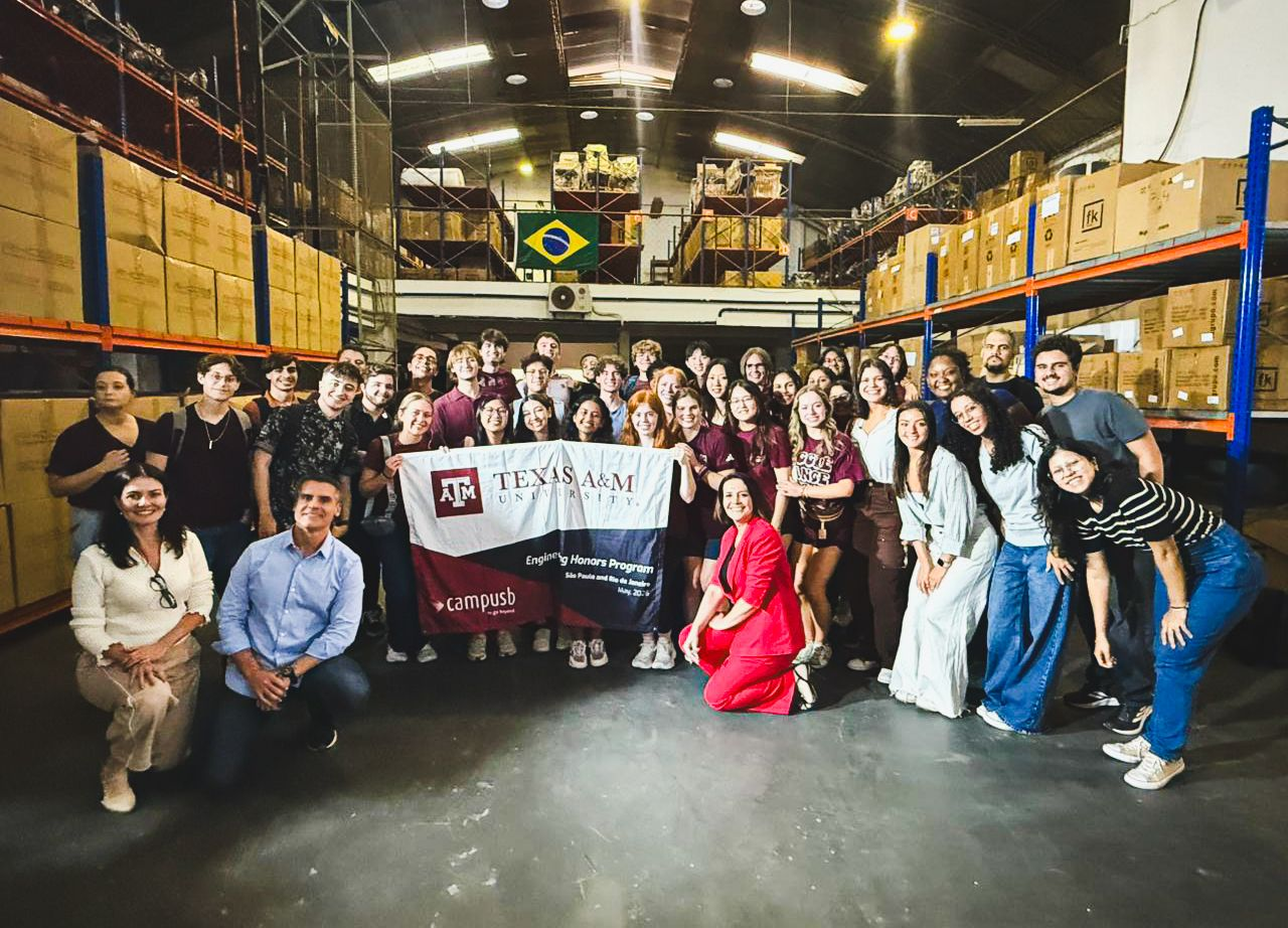 Group photo with Mirage Móveis
